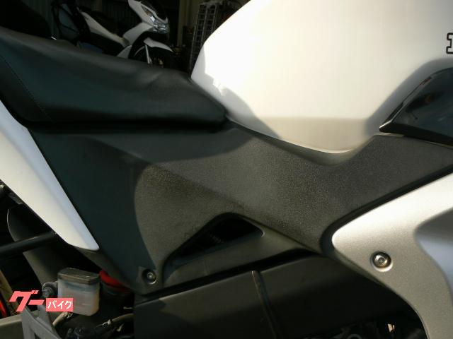 ホンダ ＣＢＲ１２５Ｒ　２０１３年モデル　インジェクション　水冷単気筒エンジン搭載 写真10