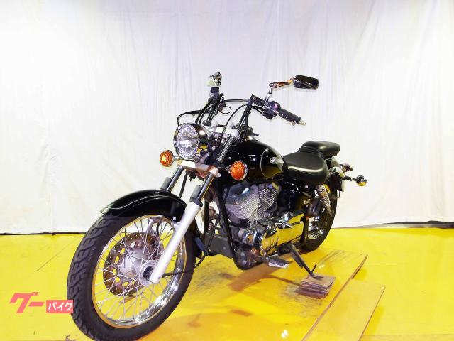 ヤマハ ドラッグスター２５０　２００２年モデル　キャブレター　空冷２気筒エンジン搭載 写真4