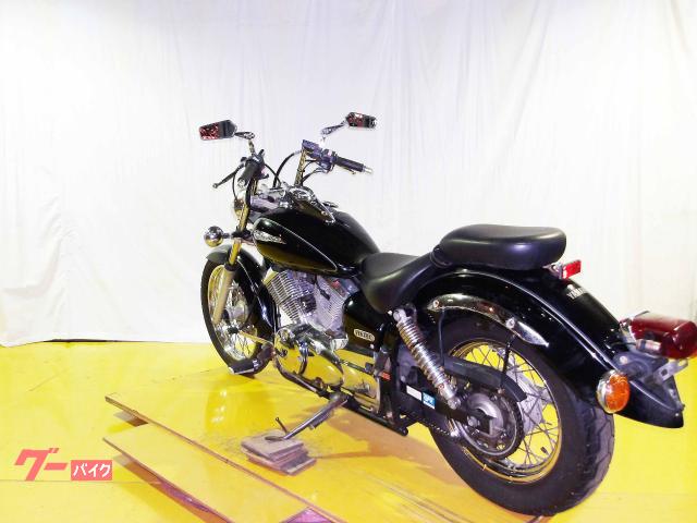 ヤマハ ドラッグスター２５０　２００２年モデル　キャブレター　空冷２気筒エンジン搭載 写真6
