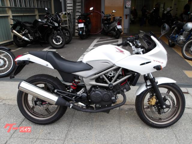 ホンダ ＶＴＲ２５０Ｆ　２０１５年モデル　インジェクション　水冷２気筒エンジン搭載