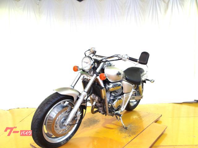 ホンダ Ｖ−ＴＷＩＮ　ＭＡＧＮＡ　Ｓ　キャブレター車　水冷２気筒エンジン搭載 写真4