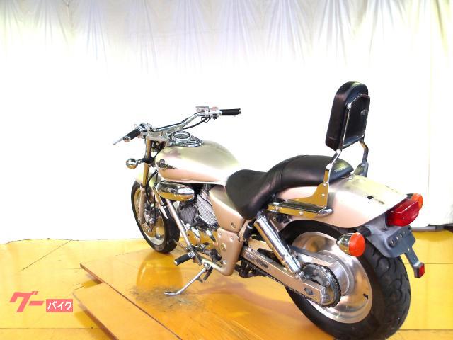 ホンダ Ｖ−ＴＷＩＮ　ＭＡＧＮＡ　Ｓ　キャブレター車　水冷２気筒エンジン搭載 写真6