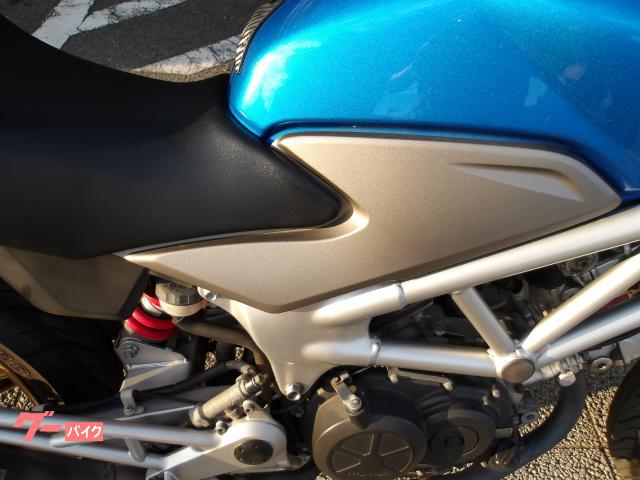 ホンダ ＶＴＲ２５０　２００９年モデル　インジェクション　水冷２気筒エンジン搭載 写真9