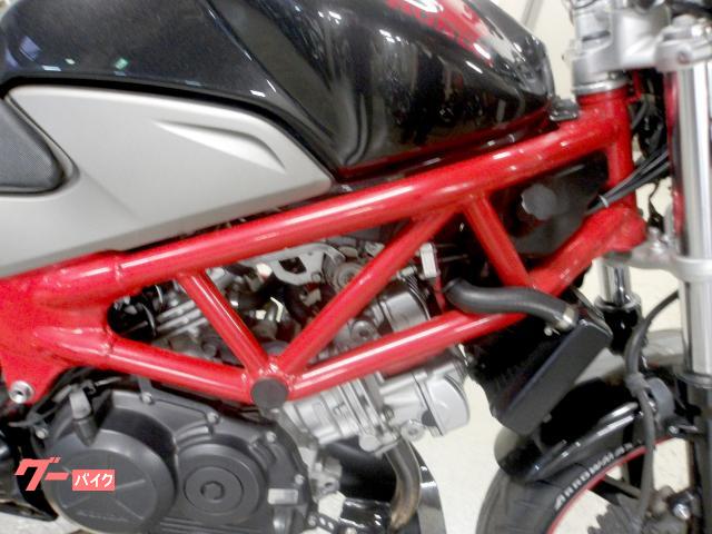 ホンダ ＶＴＲ２５０　２０１１年モデル　インジェクション　水冷２気筒エンジン搭載 写真13