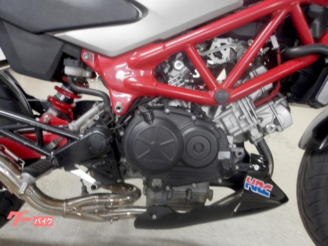 ホンダ ＶＴＲ２５０　２０１１年モデル　インジェクション　水冷２気筒エンジン搭載 写真17